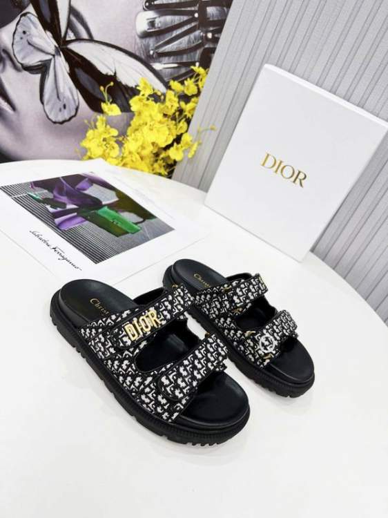 Picture of Dior Shoes _SKUDiorsz35-422CGDT09053346